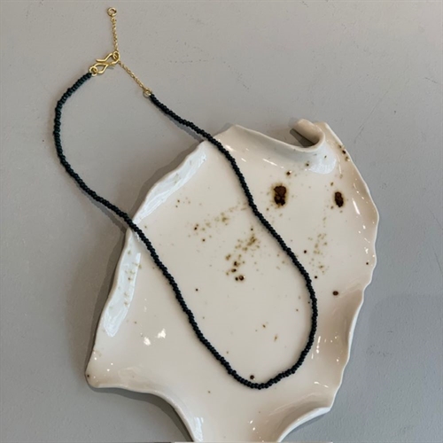 ANNAVII KALA PERLEHALSKÆDE DARK GREEN